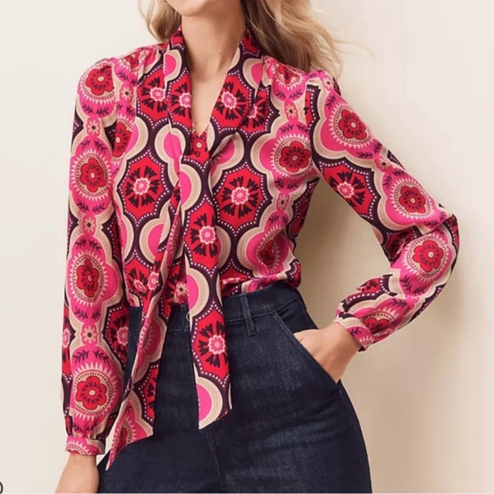 Ann Taylor Floral Mixed Media Tie Neck in Melrose Pink Top Blouse Size Small - Picture 3 of 16